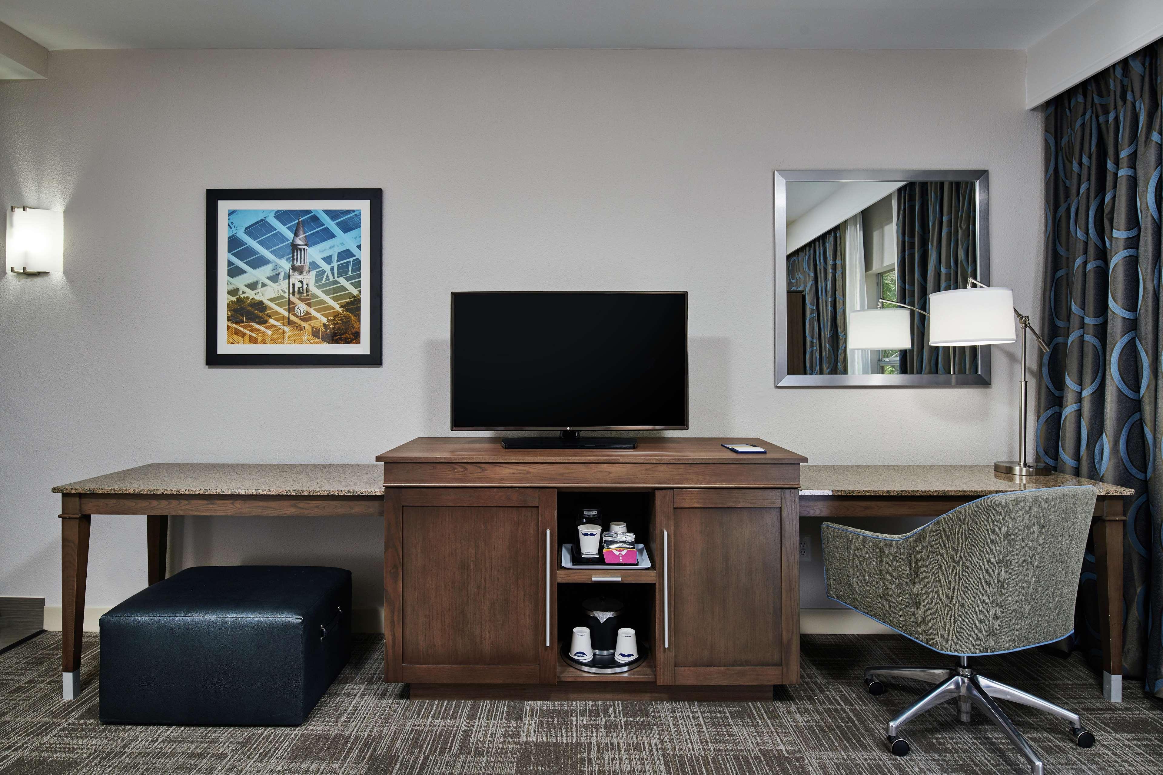 Hampton Inn & Suites Chapel Hill/Durham Eksteriør billede