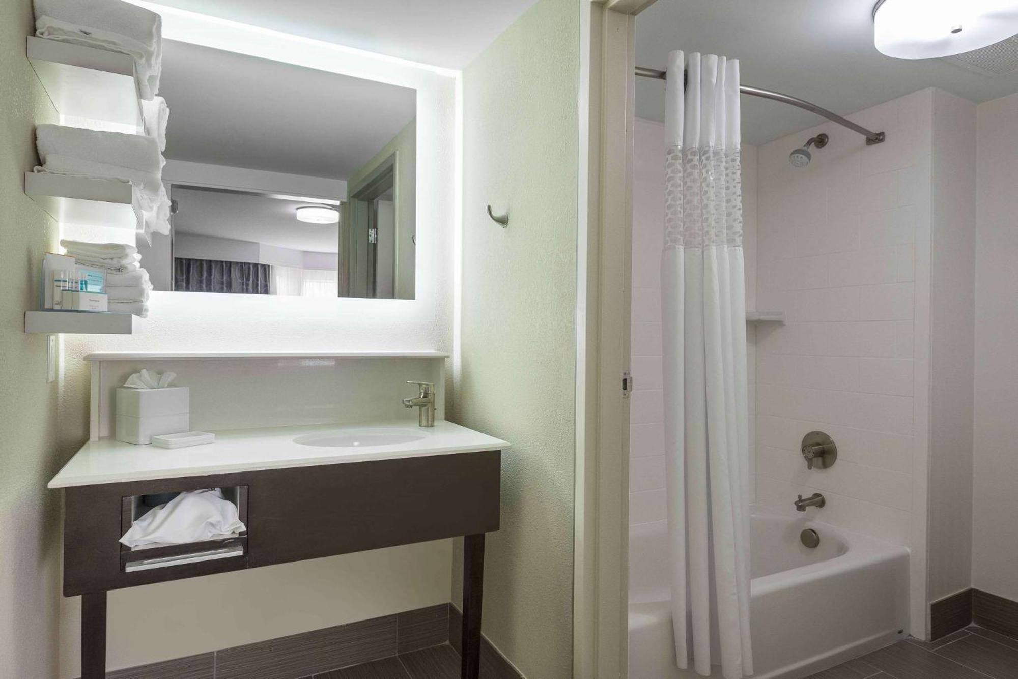 Hampton Inn & Suites Chapel Hill/Durham Eksteriør billede