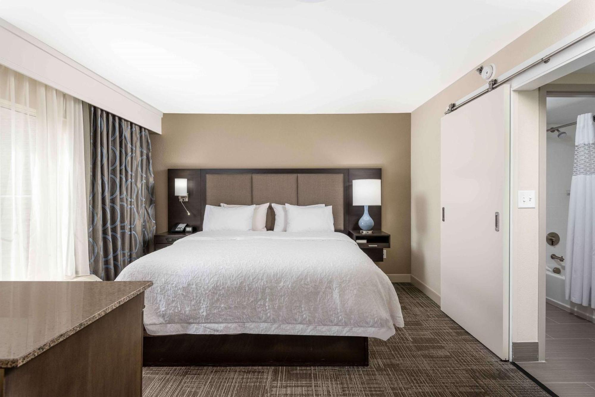 Hampton Inn & Suites Chapel Hill/Durham Eksteriør billede