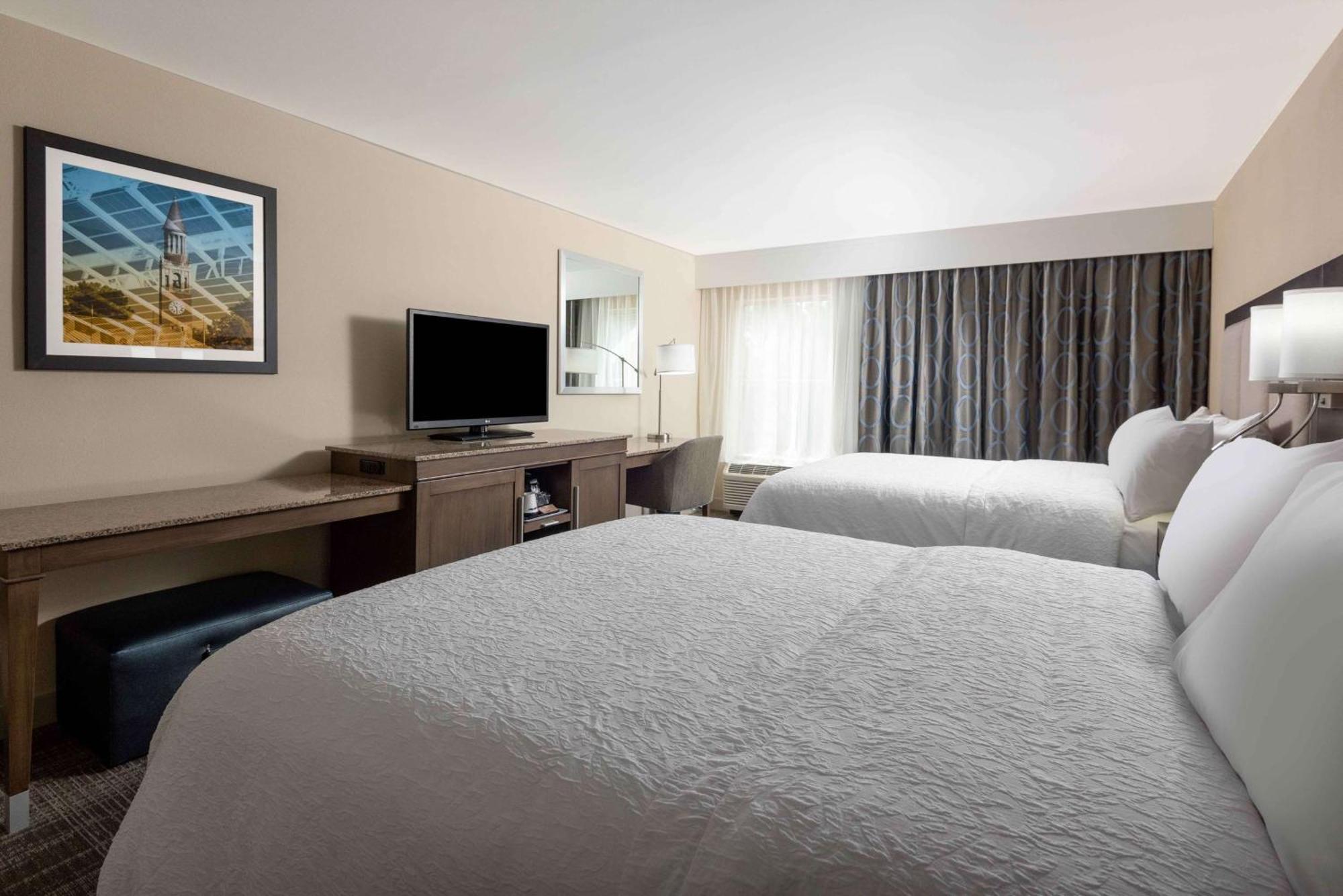 Hampton Inn & Suites Chapel Hill/Durham Eksteriør billede